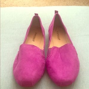 Magenta velvet like flats